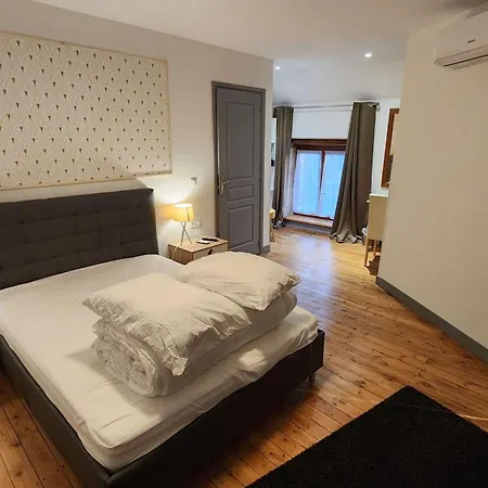 בית נופש Renovated House With 4 Private Saint-Germain (Vienne)